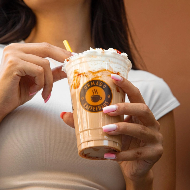 Custom Plastic Cups Wholesale 550ML – Order in Bulk!